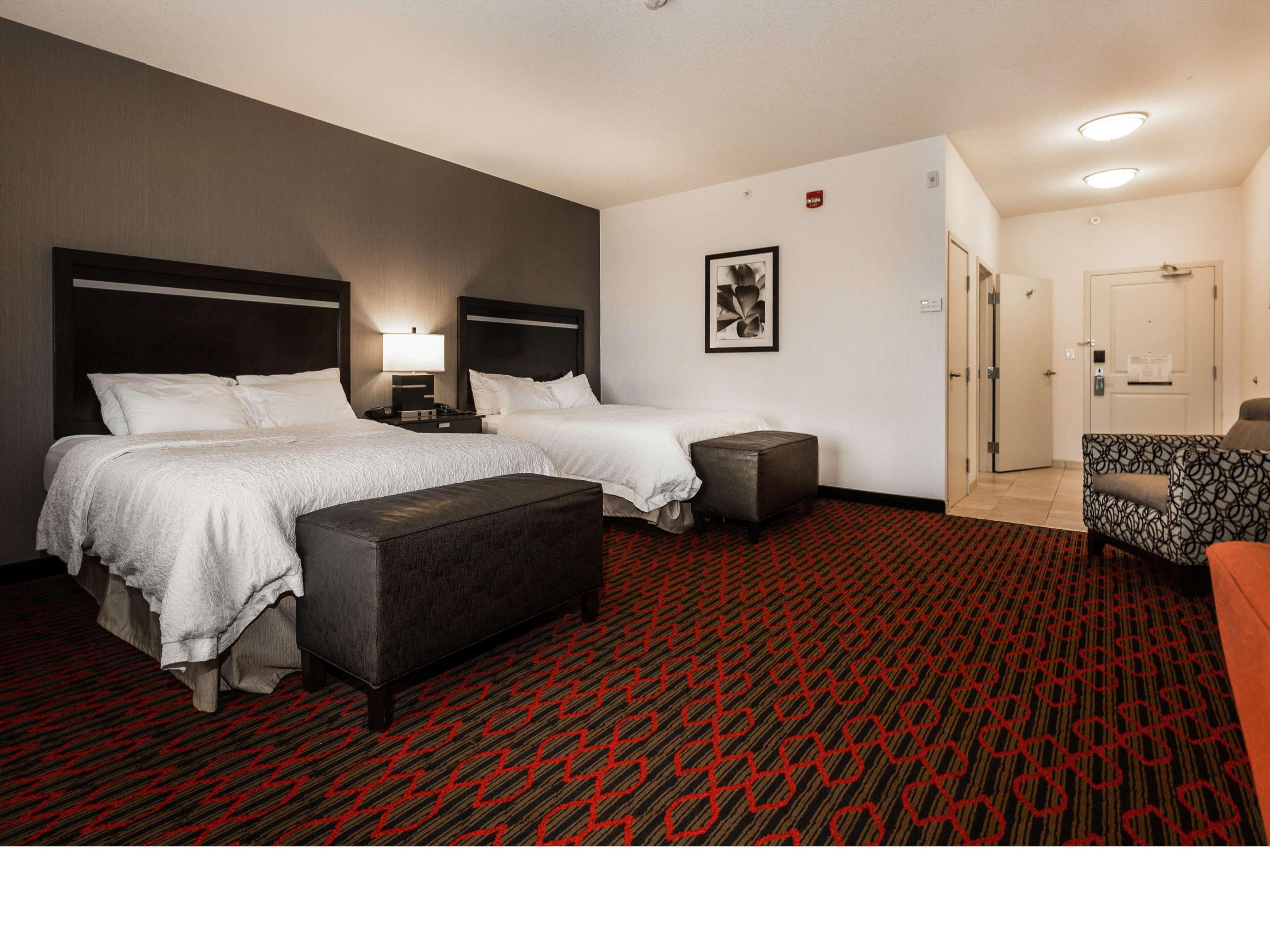 Hampton Inn & Suites By Hilton Летбридж Экстерьер фото