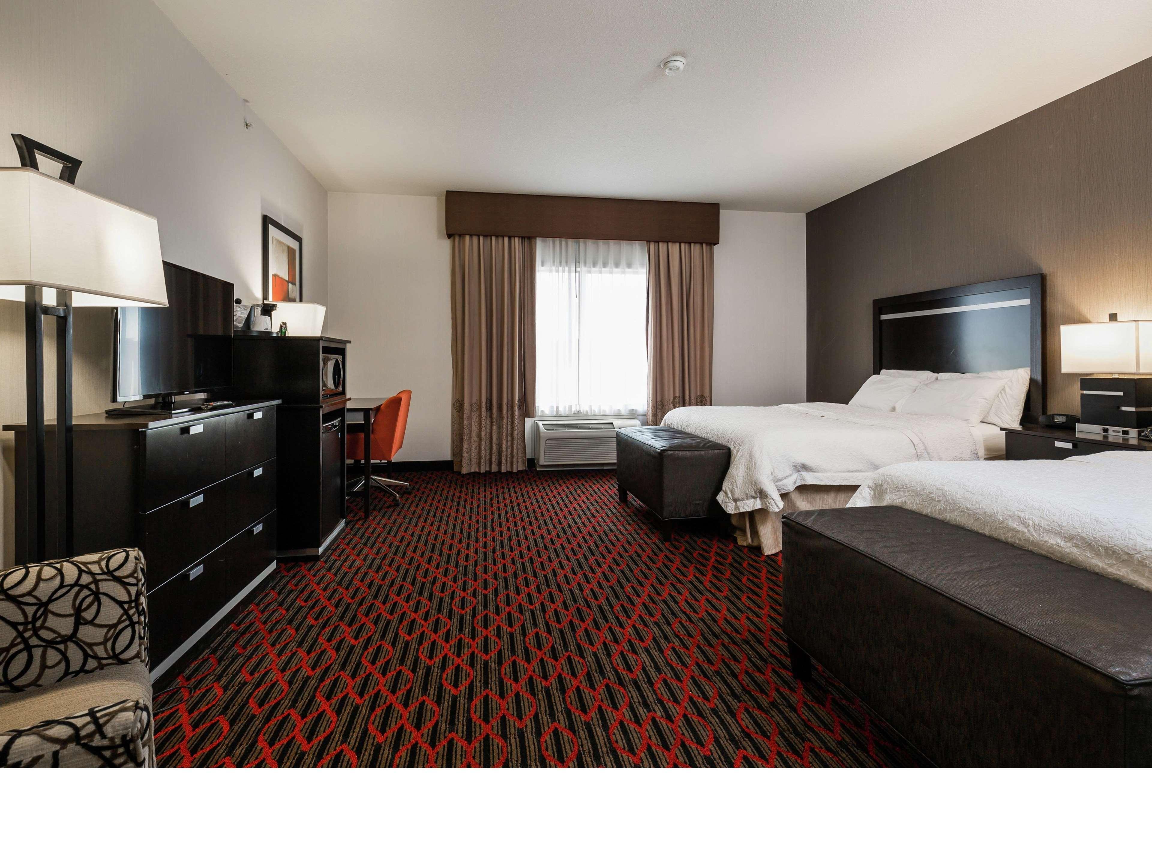 Hampton Inn & Suites By Hilton Летбридж Экстерьер фото