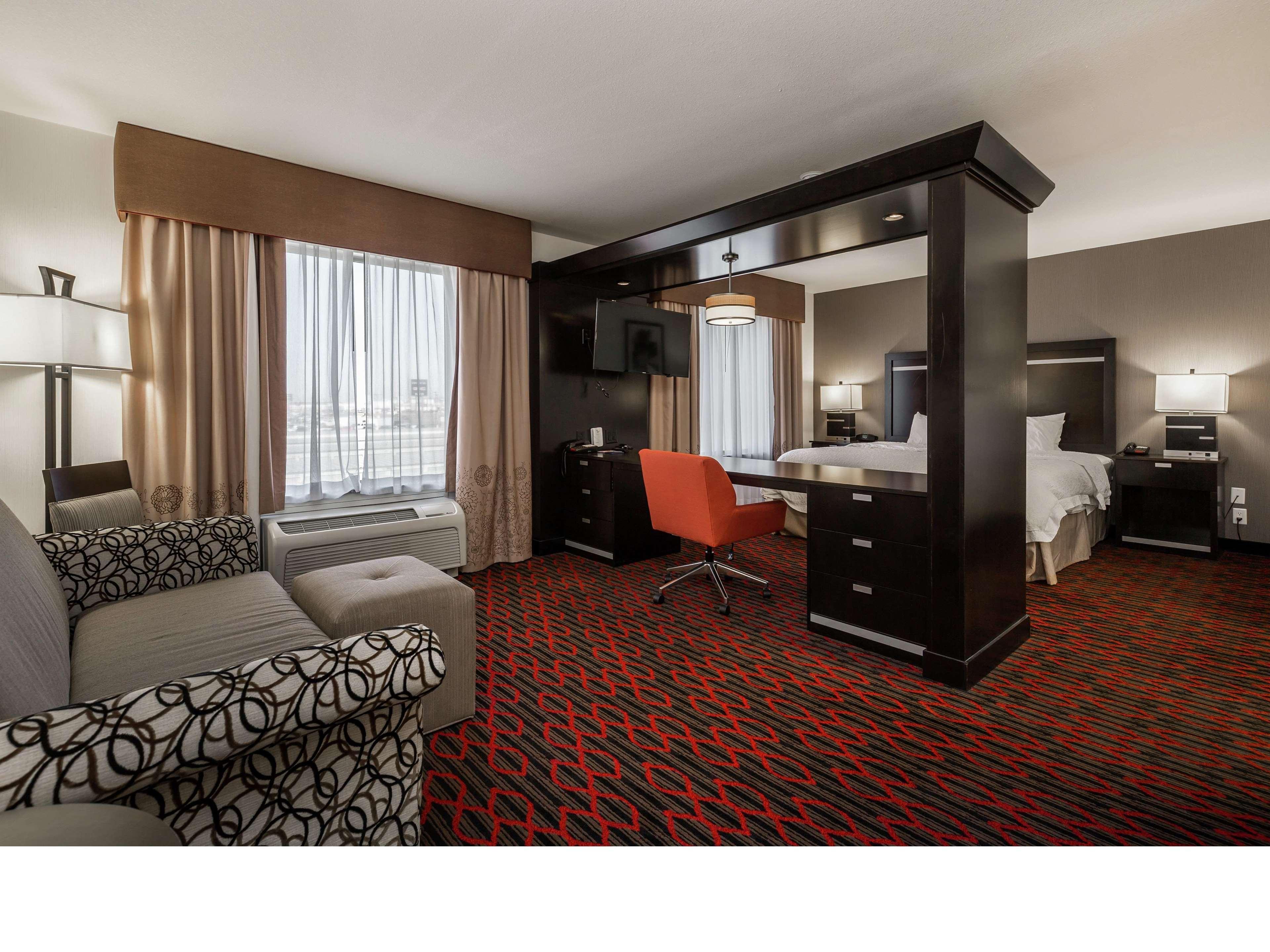Hampton Inn & Suites By Hilton Летбридж Экстерьер фото