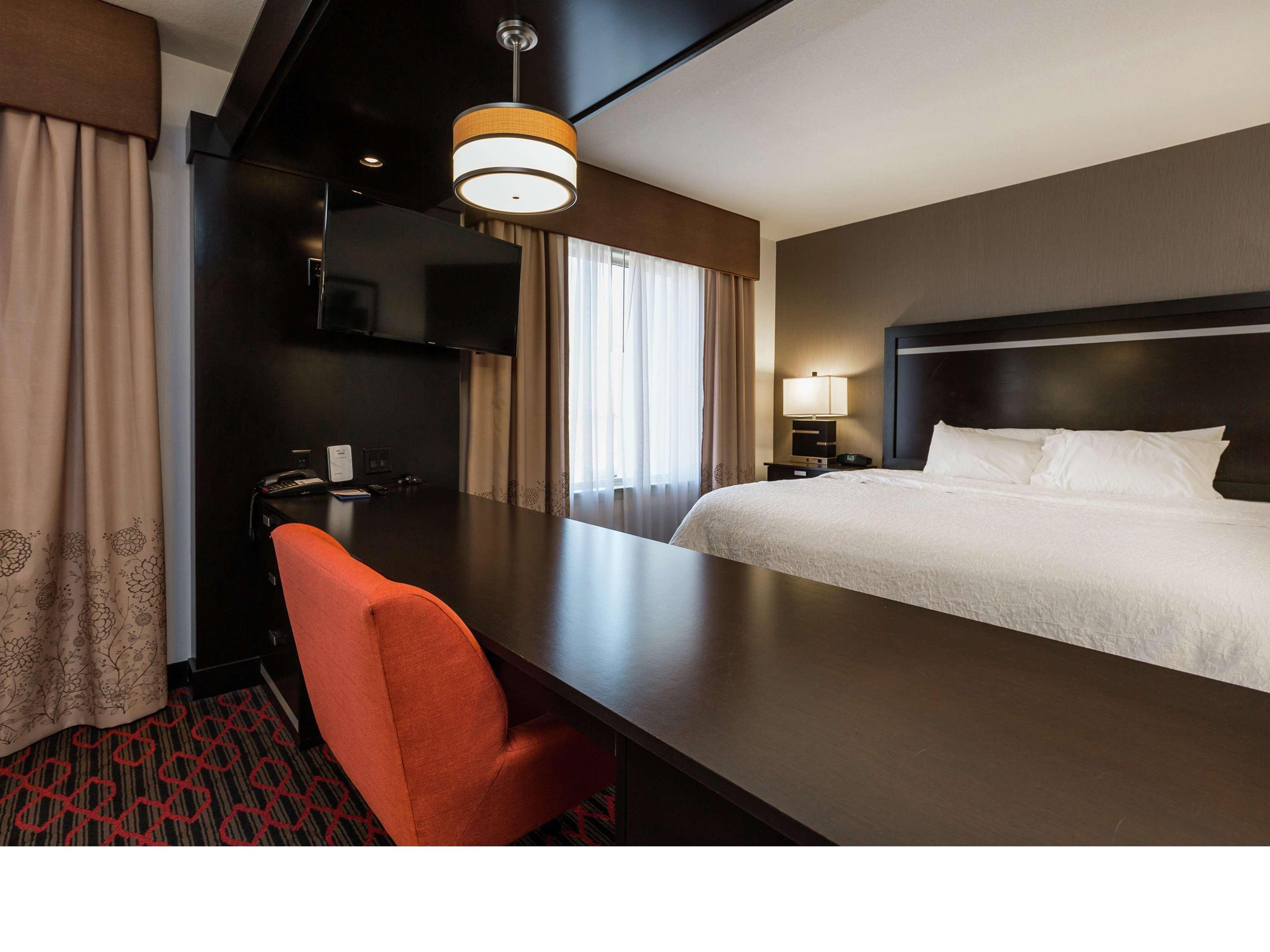 Hampton Inn & Suites By Hilton Летбридж Экстерьер фото