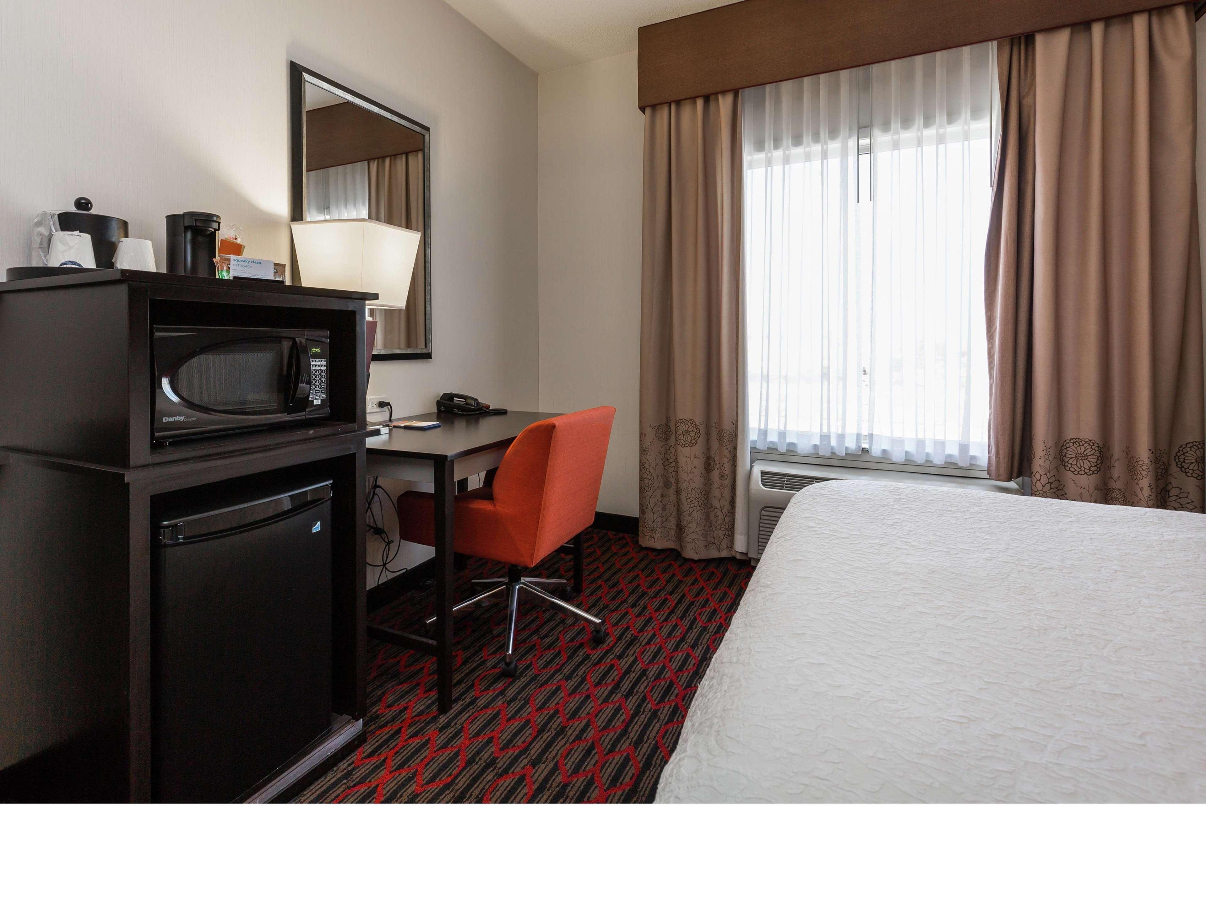 Hampton Inn & Suites By Hilton Летбридж Экстерьер фото