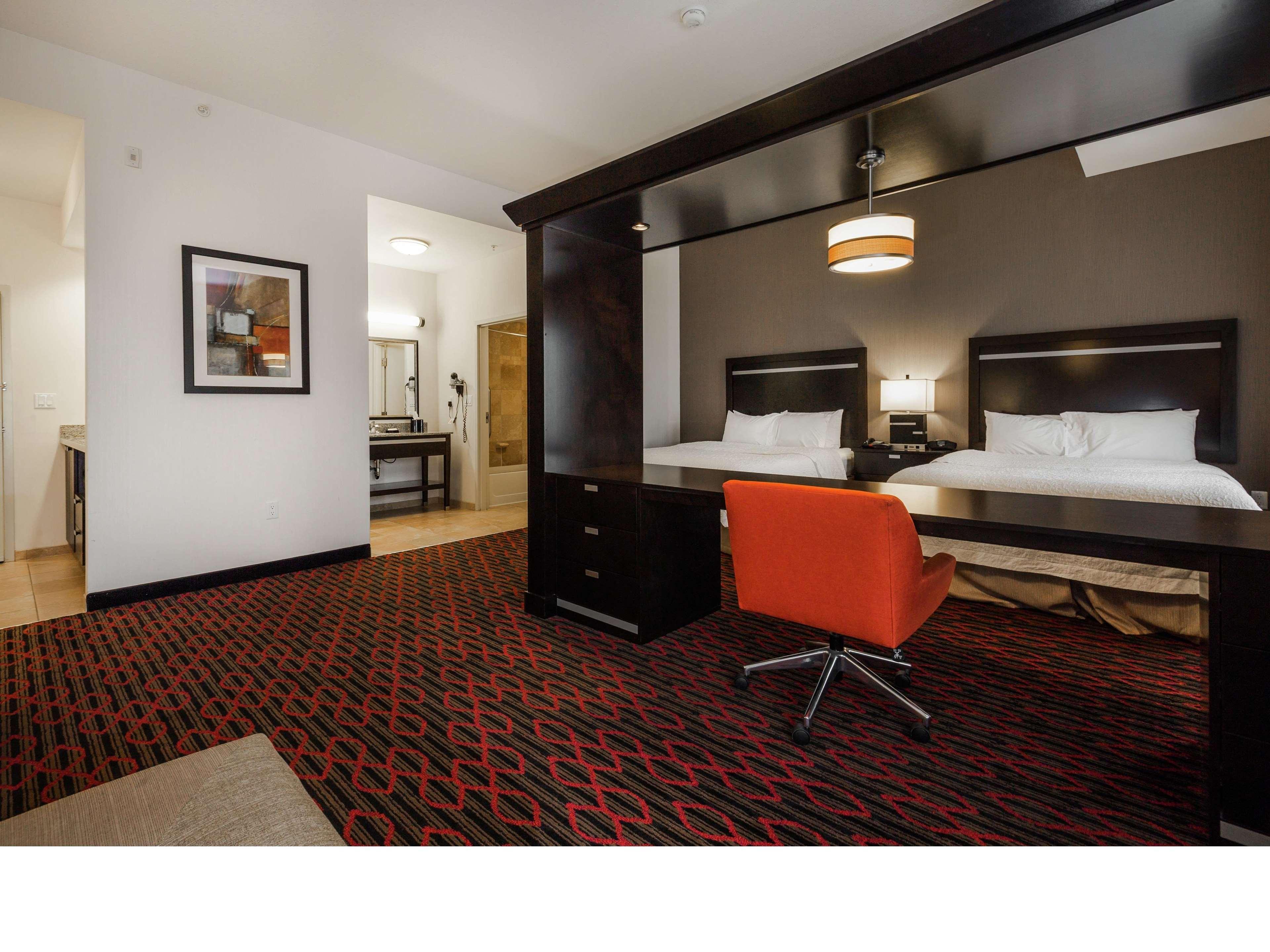 Hampton Inn & Suites By Hilton Летбридж Экстерьер фото