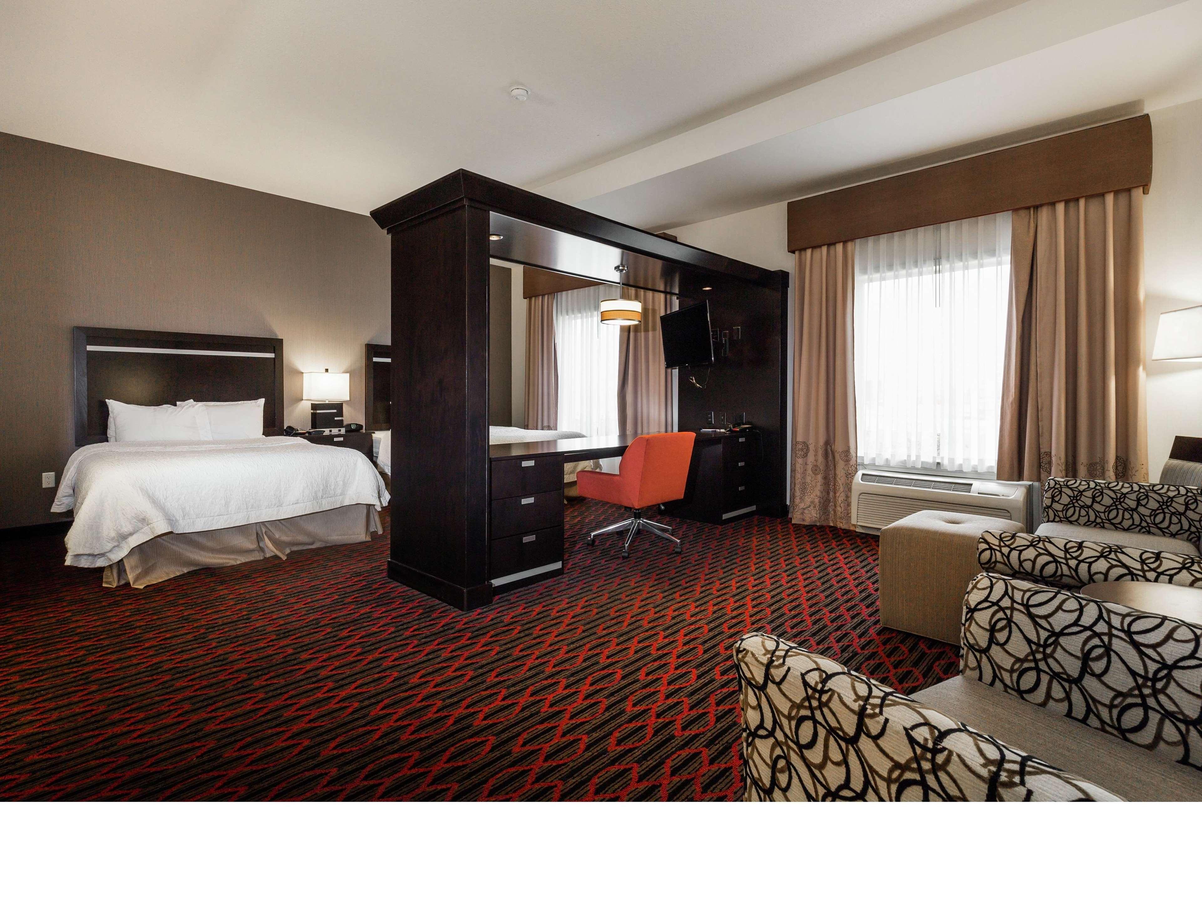 Hampton Inn & Suites By Hilton Летбридж Экстерьер фото