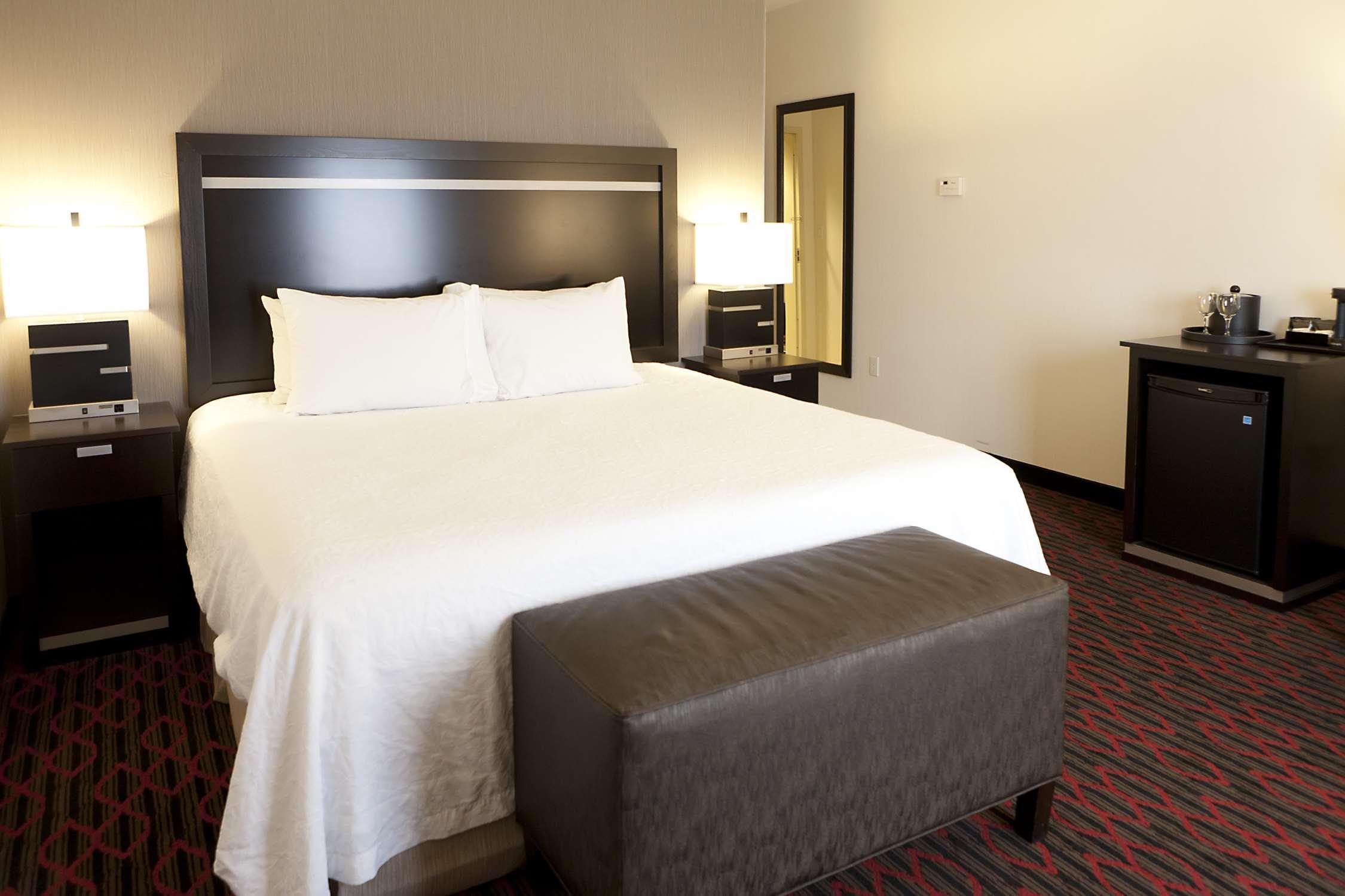 Hampton Inn & Suites By Hilton Летбридж Экстерьер фото