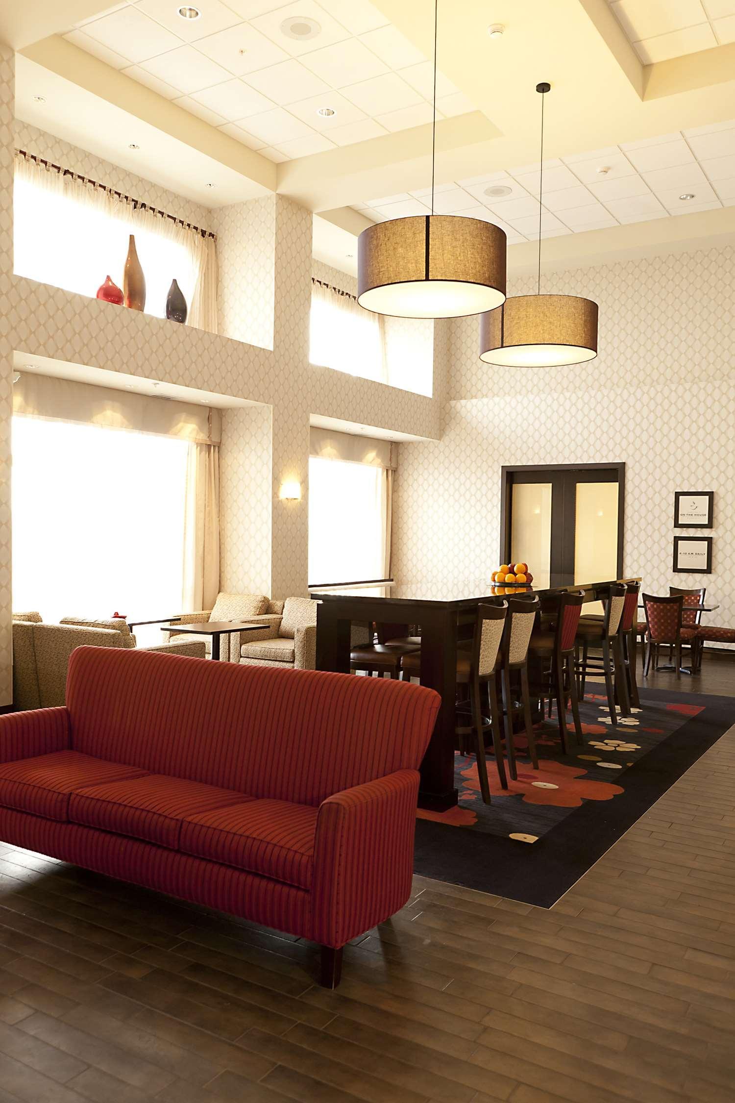 Hampton Inn & Suites By Hilton Летбридж Экстерьер фото