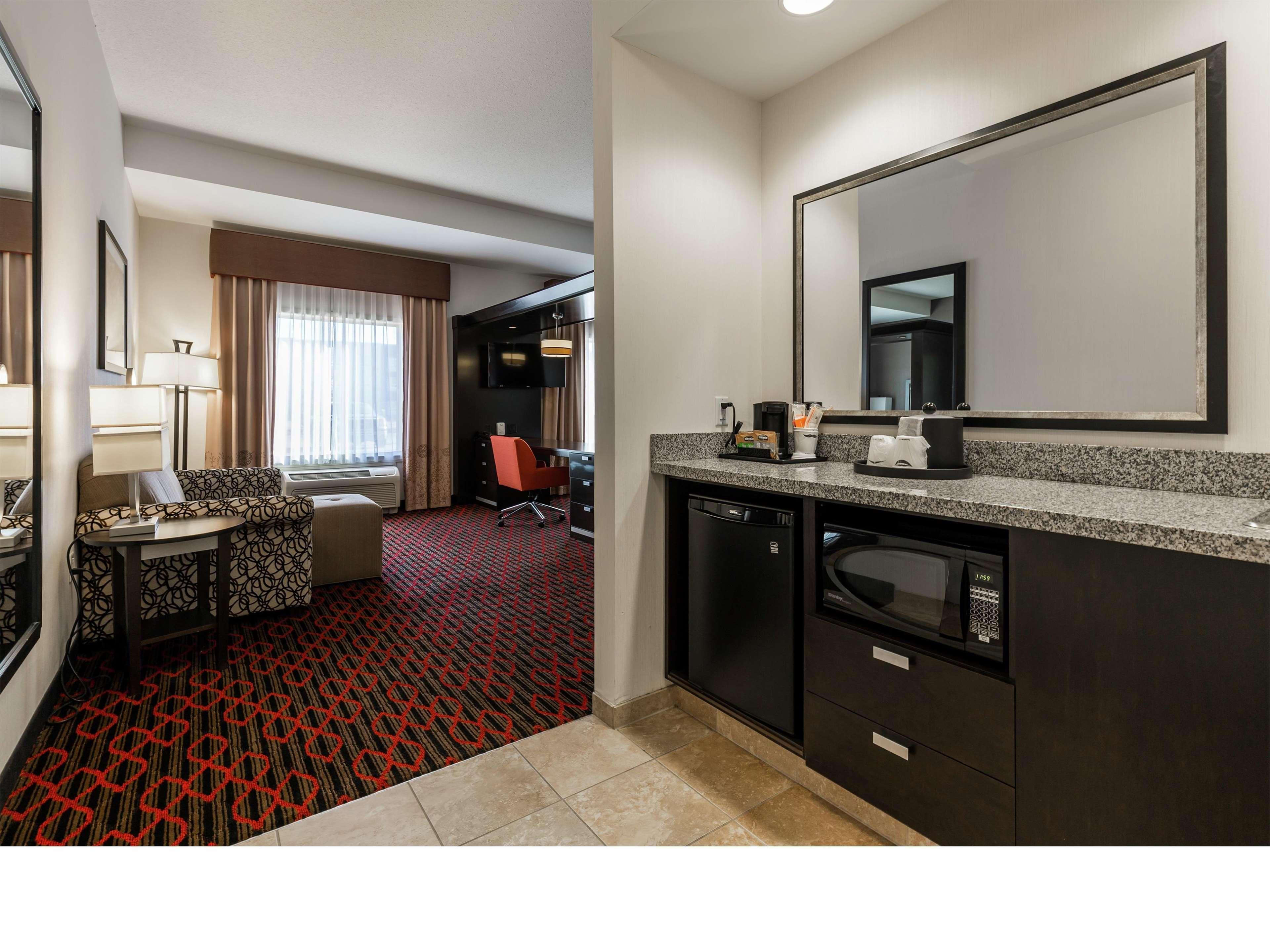 Hampton Inn & Suites By Hilton Летбридж Экстерьер фото