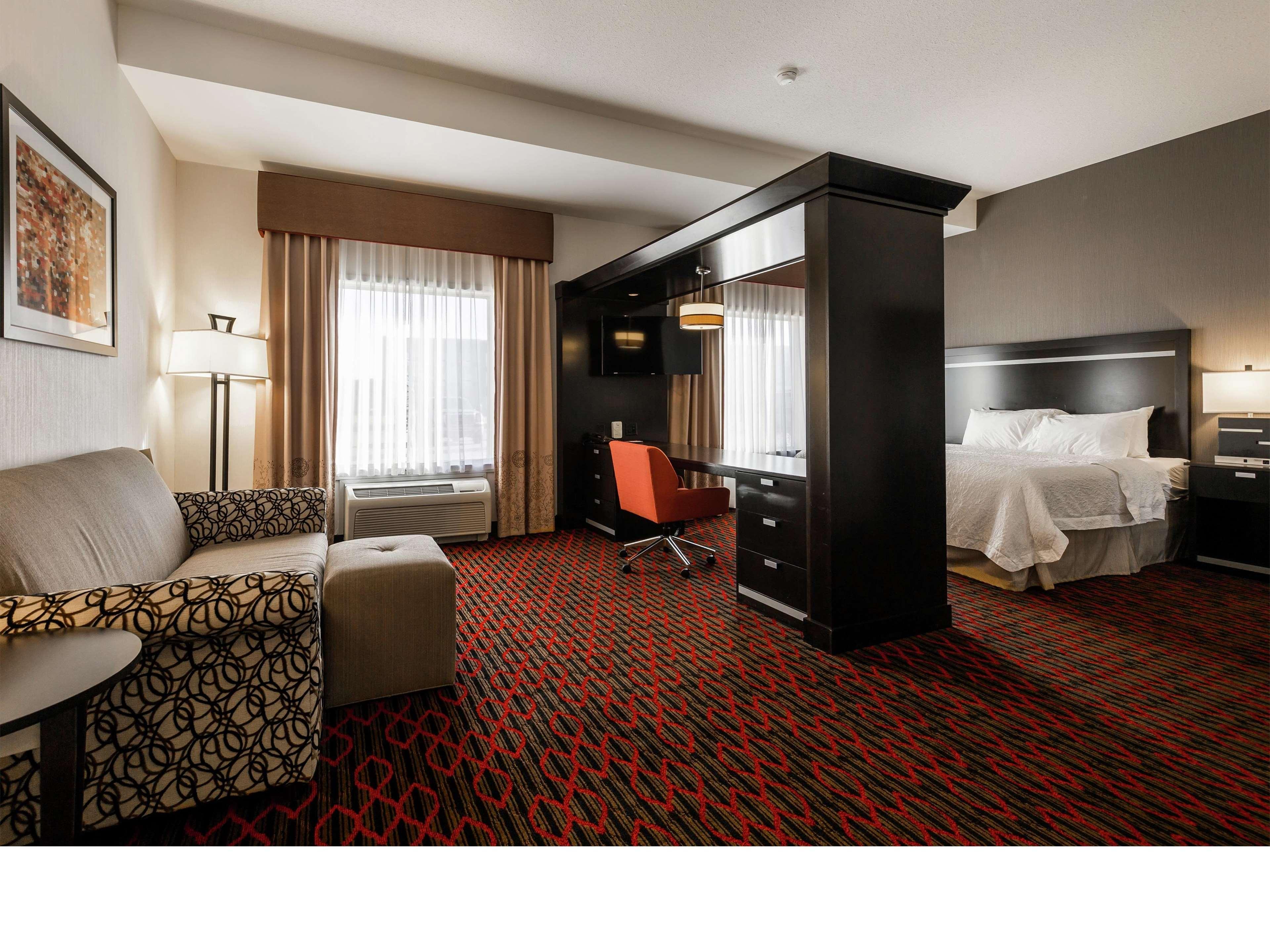 Hampton Inn & Suites By Hilton Летбридж Экстерьер фото