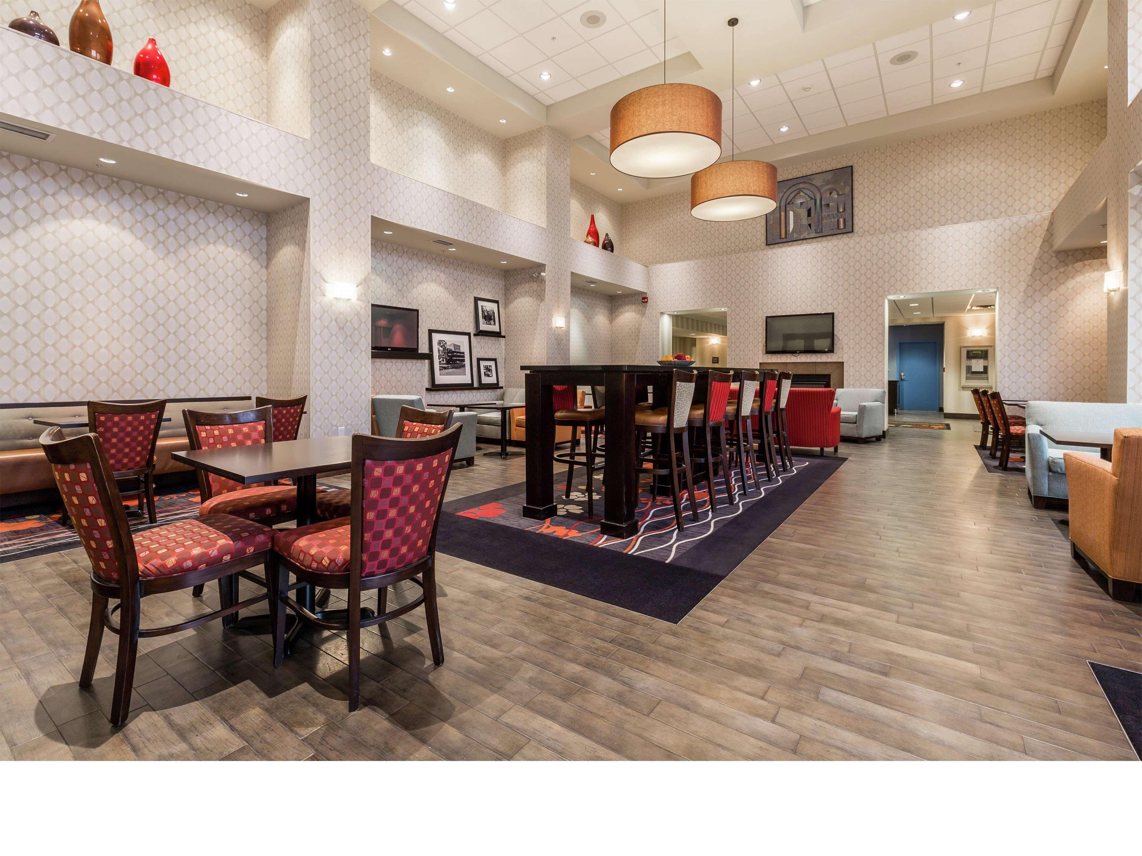 Hampton Inn & Suites By Hilton Летбридж Экстерьер фото
