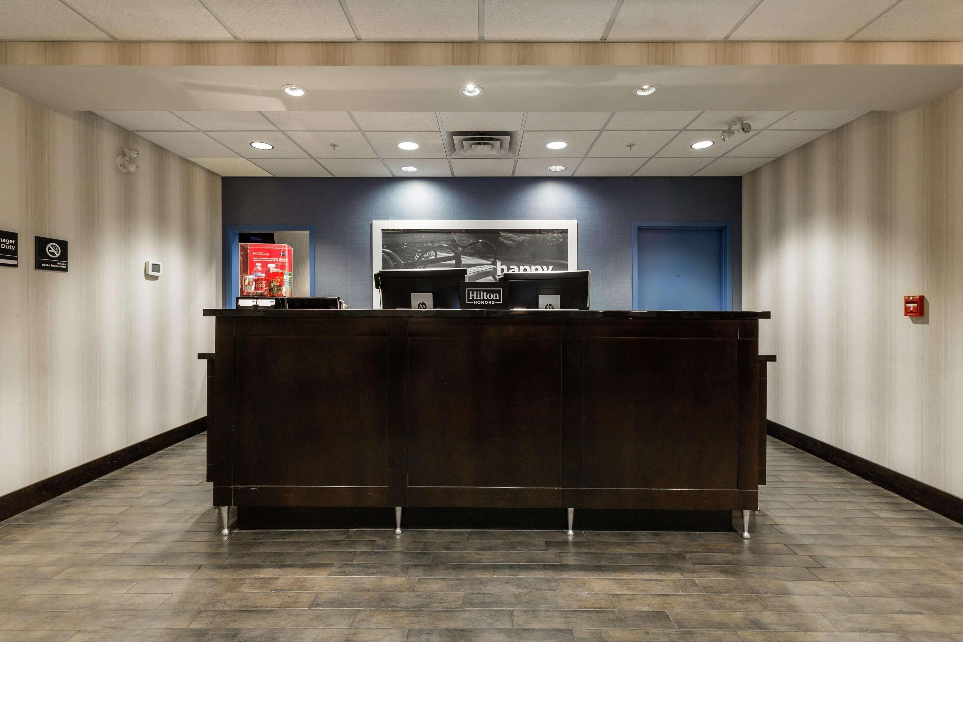Hampton Inn & Suites By Hilton Летбридж Экстерьер фото