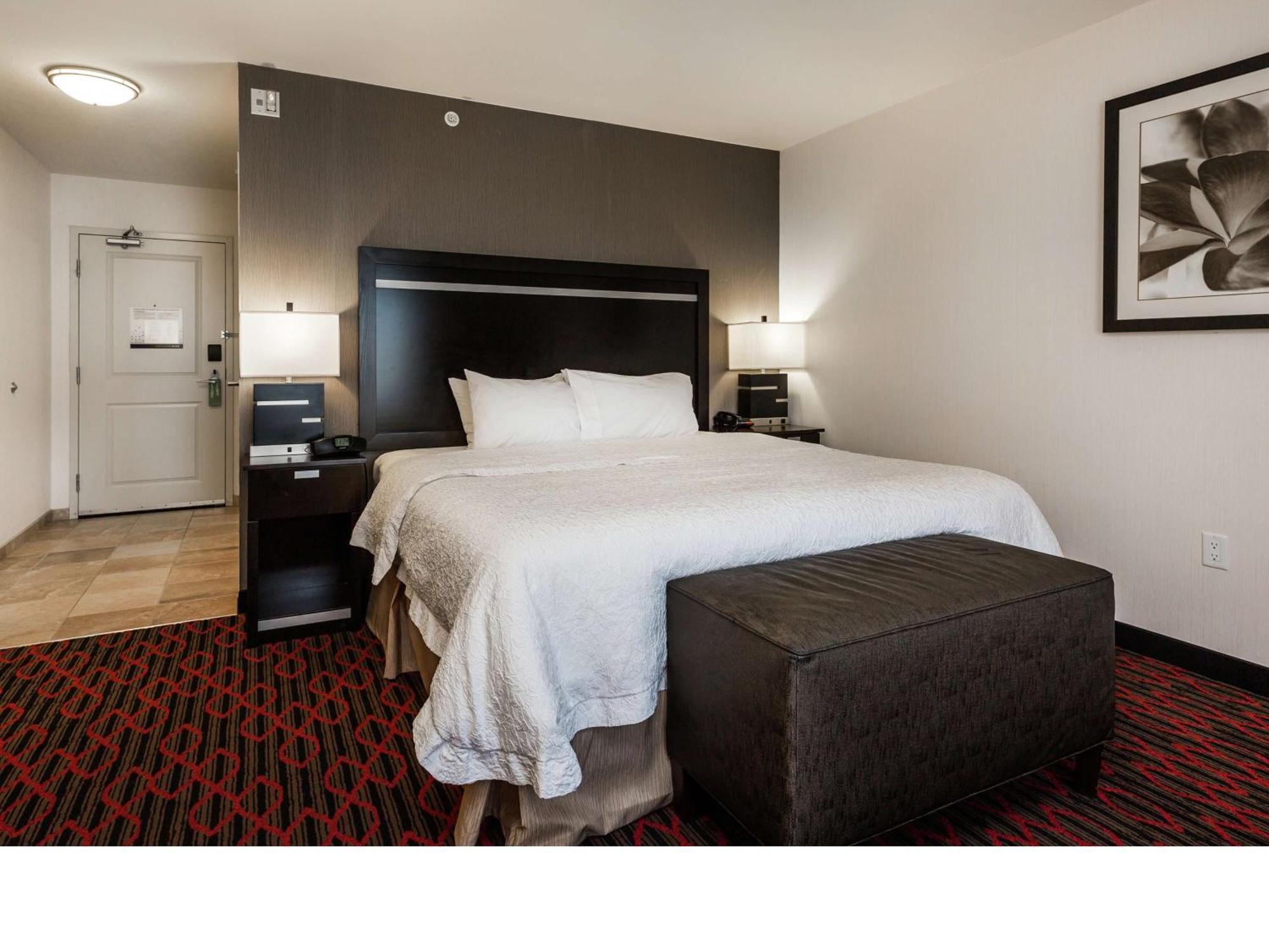 Hampton Inn & Suites By Hilton Летбридж Экстерьер фото