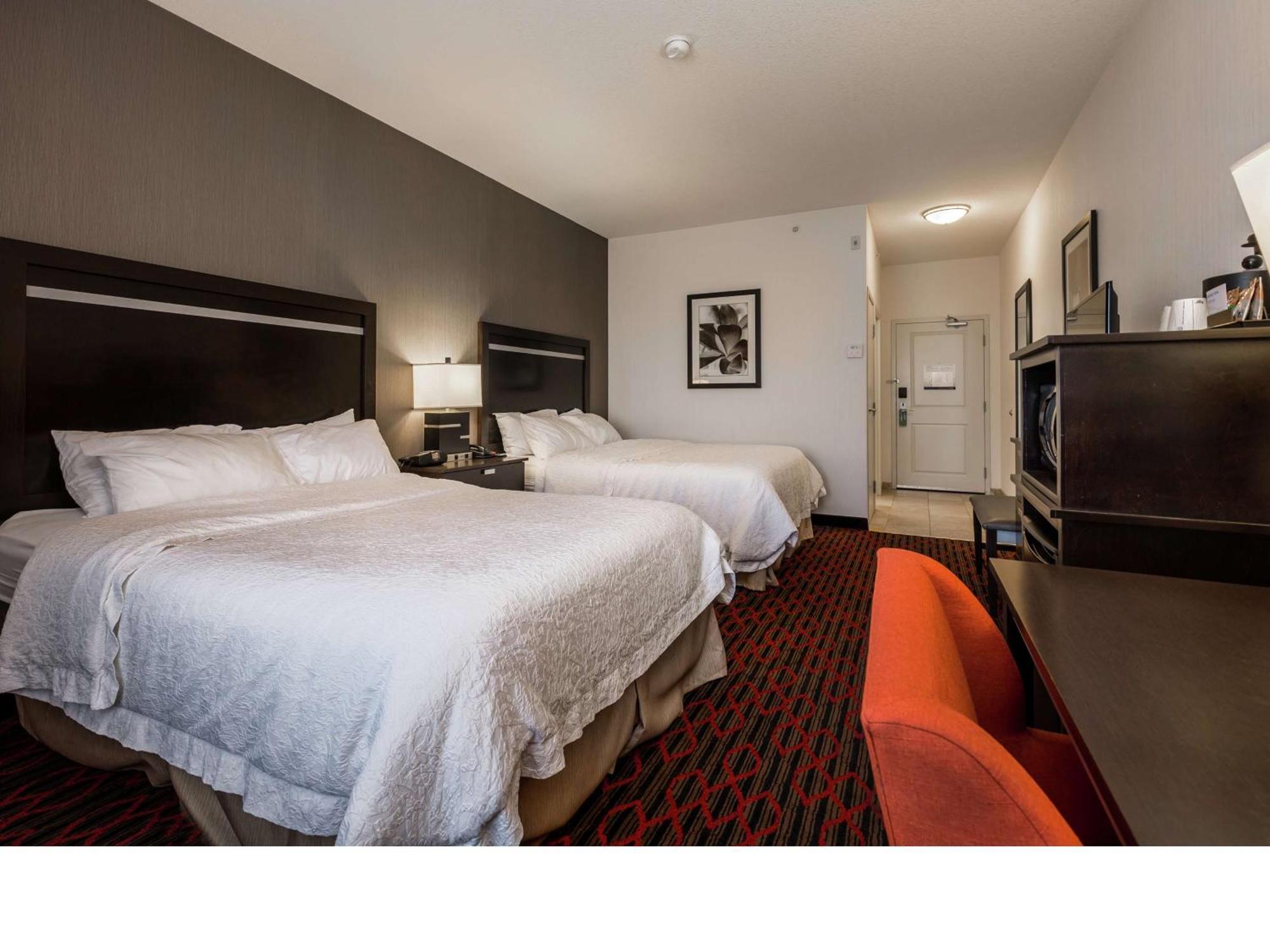 Hampton Inn & Suites By Hilton Летбридж Экстерьер фото