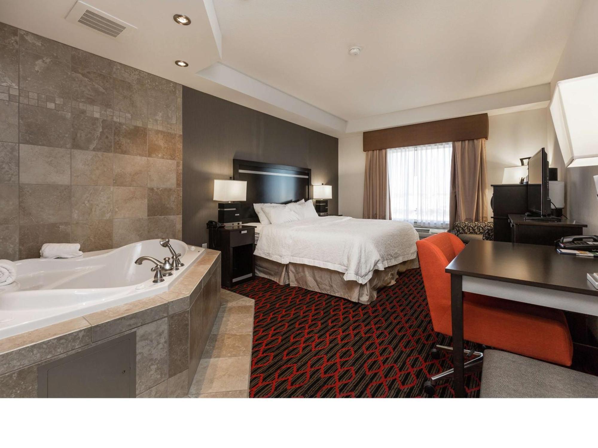 Hampton Inn & Suites By Hilton Летбридж Экстерьер фото