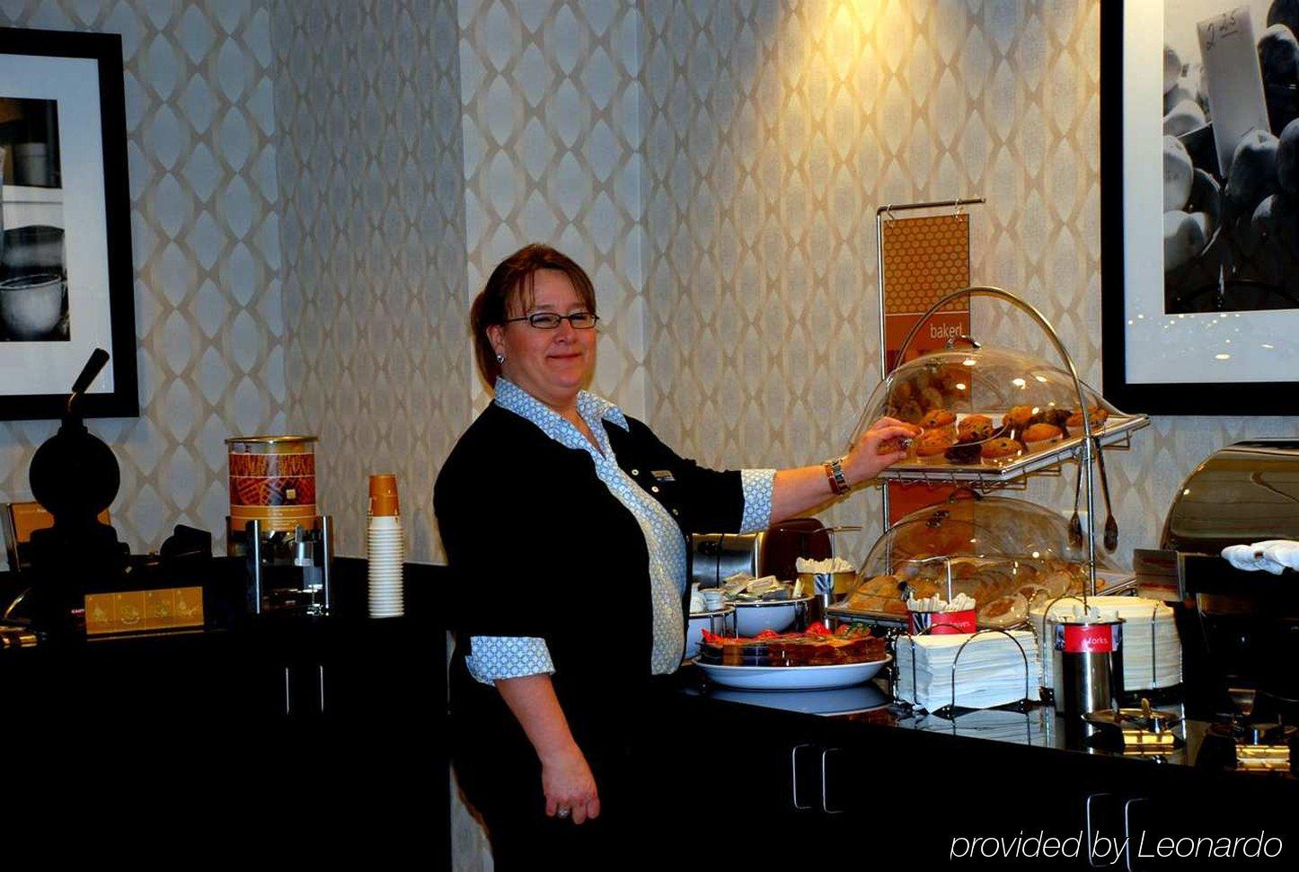 Hampton Inn & Suites By Hilton Летбридж Ресторан фото
