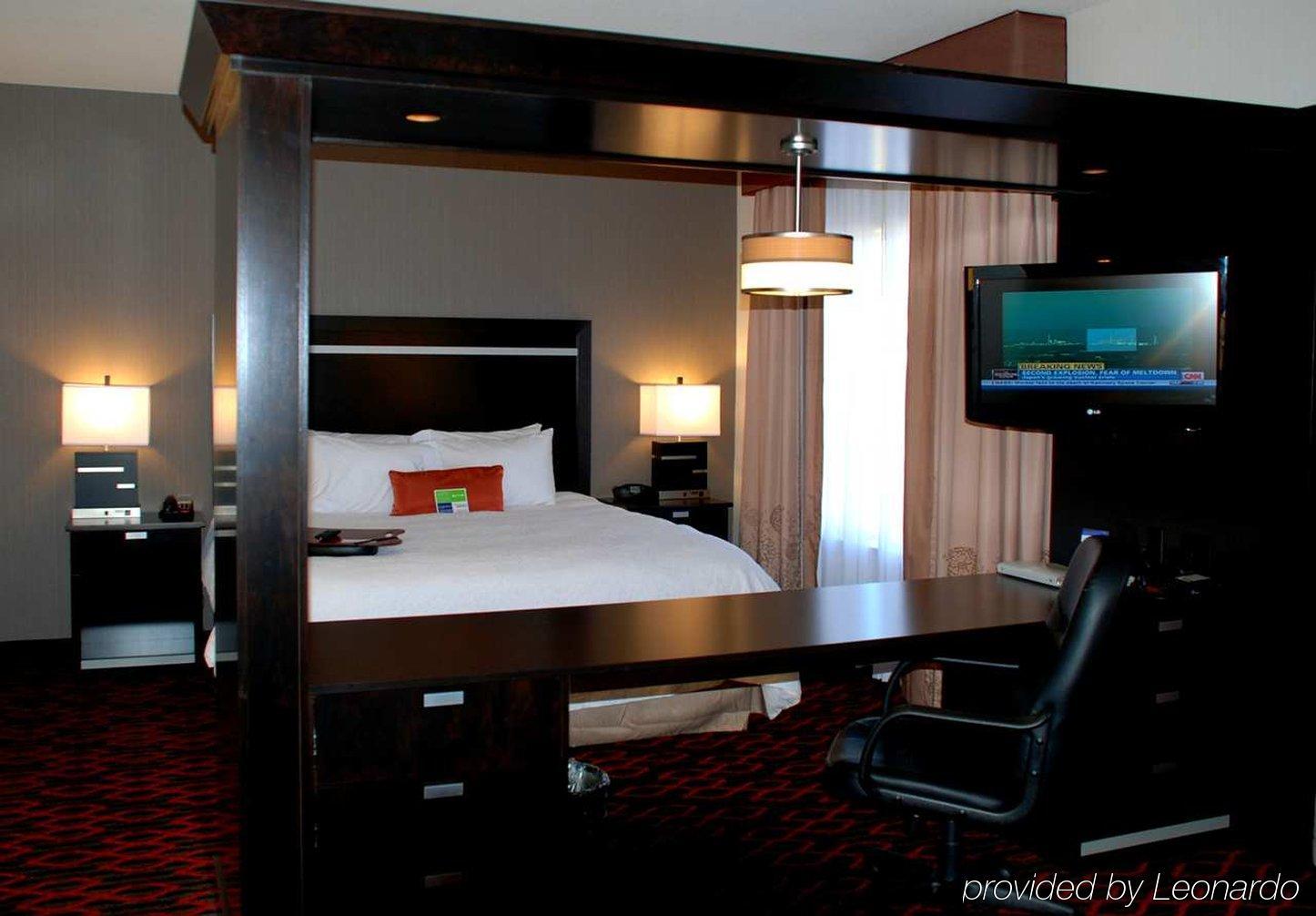 Hampton Inn & Suites By Hilton Летбридж Номер фото