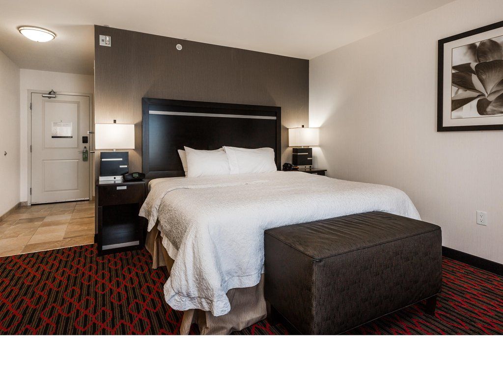 Hampton Inn & Suites By Hilton Летбридж Экстерьер фото